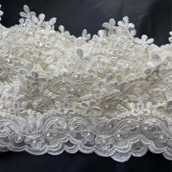 NWOT 7 Yards of Elegant, Almost White Lace Trim/Fabric w/Beads & Floral Stitch - Picture 7 of 16